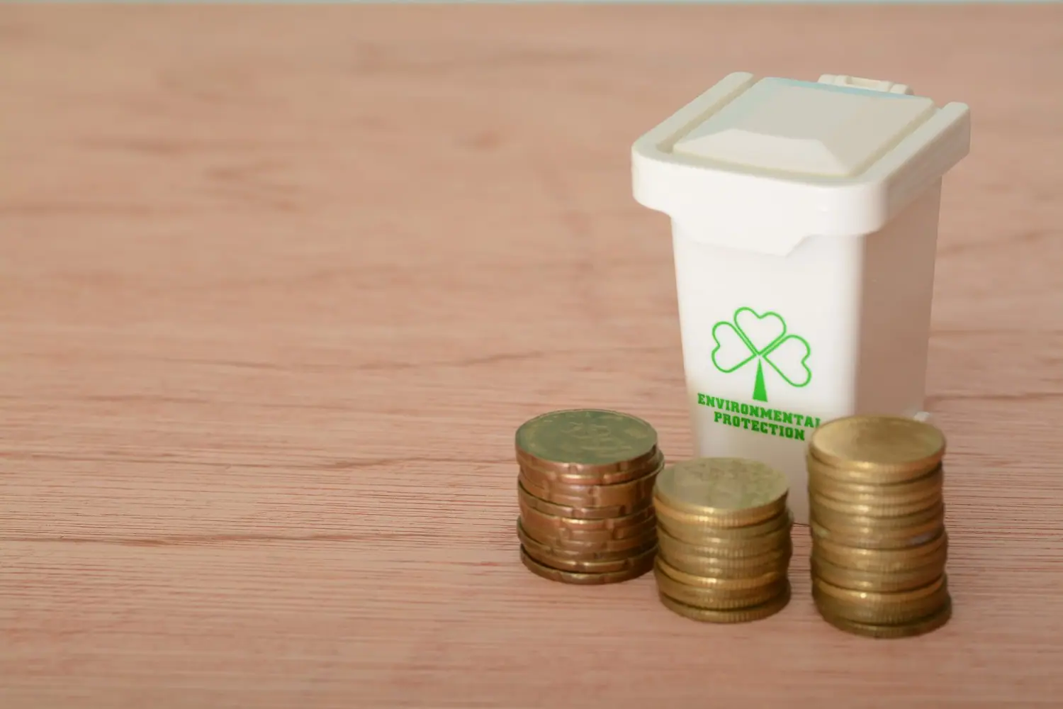 Ile można zyskać oddając makulaturę i butelki do recyklingu
